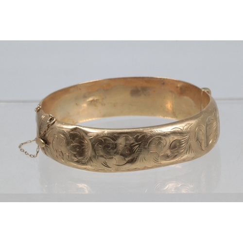 49 - A 9ct gold bangle bracelet (approx. 19g)