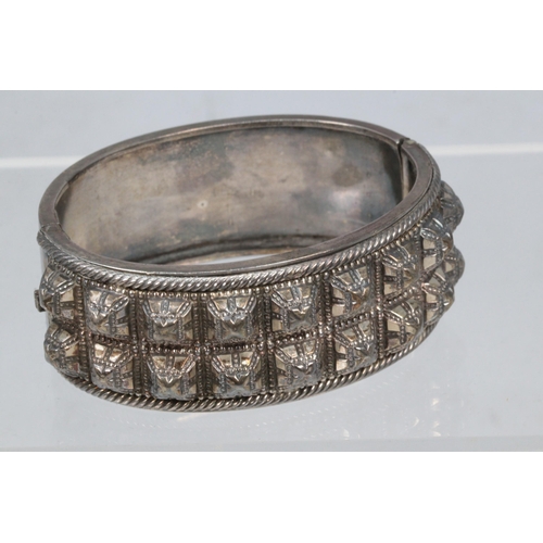 131 - A silver hallmarked hinged bangled with raised stud detail