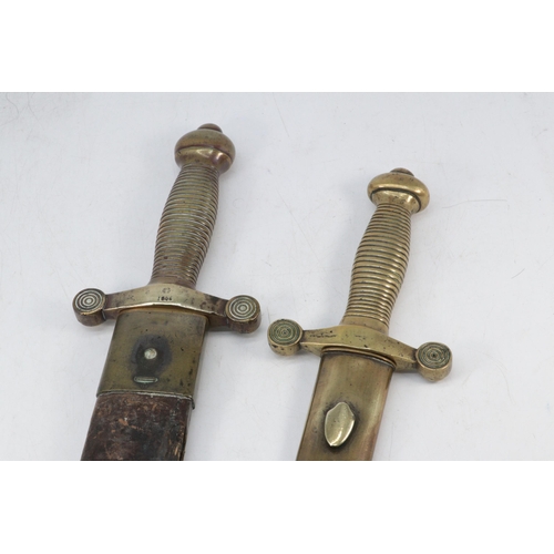 198 - Two Russian tasaks swords with scabbards (measure approx. 26