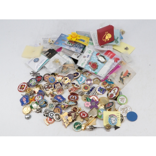 292 - A large quantity of assorted badges