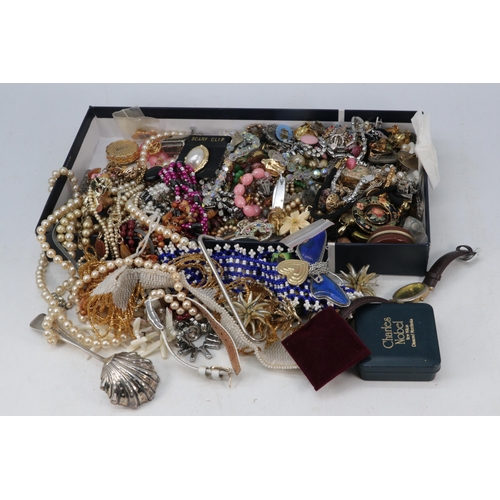 305 - A quantity of assorted costume jewellery