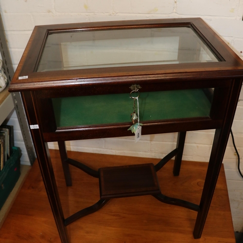 488 - A mahogany and satinwood banded bijouterie display cabinet