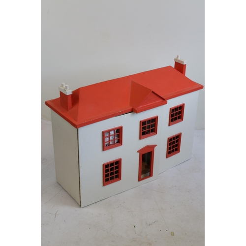 113 - Dolls house with a good quantity of accesories