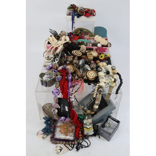 365A - A large quantity of assorted costume jewellery