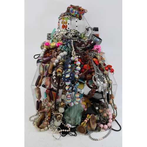 365A - A large quantity of assorted costume jewellery