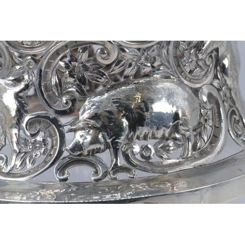 7 - Walker and Hall silver hallmarked Dish ring / plate stand approx 600g. Dated Sheffield 1912. Size ap... 