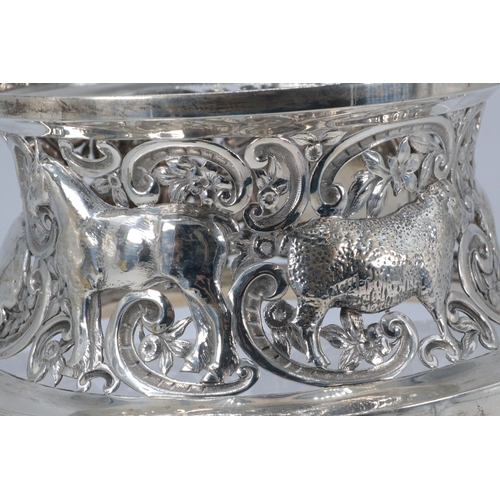 7 - Walker and Hall silver hallmarked Dish ring / plate stand approx 600g. Dated Sheffield 1912. Size ap... 