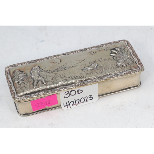 30D - Silver plated and gilt snuff box with embossed hunting scene