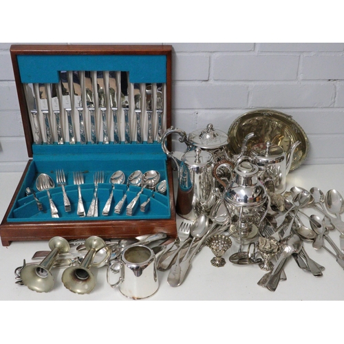 422 - Canteen of cutlery together with a quantity of loose silver plated flatware, hotel plate teaset and ... 