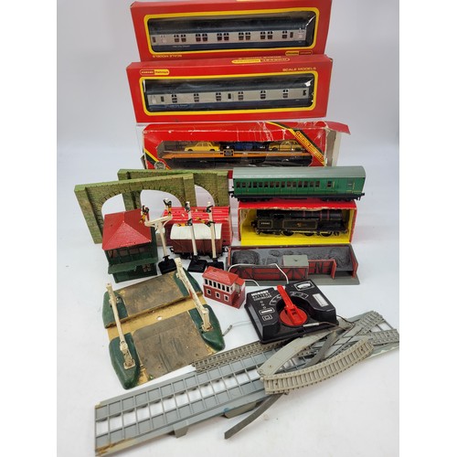 430 - A selection of assorted Hornby Railways, Dublo etc carriages, engines and accessories