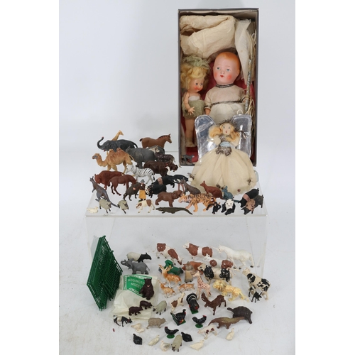 70 - Quantity of vintage mainly plastic Britains zoo animals and farm animals, all sorts together with sm... 