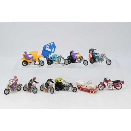 100 - Selection of diecast motorcycles, Hotwheels Rumbler, etc