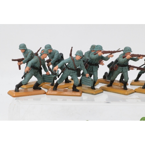 99 - Britains Deetail WW2 soldiers