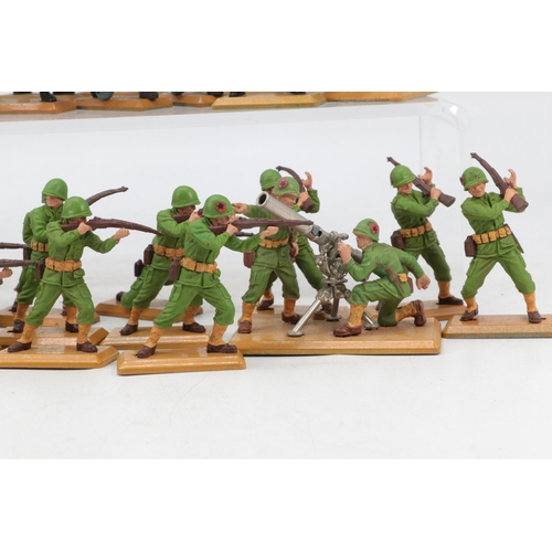 99 - Britains Deetail WW2 soldiers