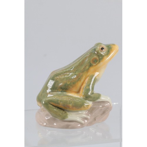 40 - Lladro porcelain frog ornament. approx. 7cms tall.