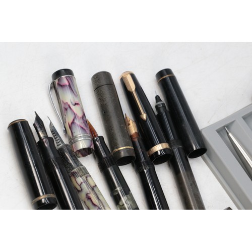 52A - Selection of vintage fountain pens to include one with 2 9ct gold mounts, Parker, DNOTO etc