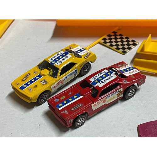 487 - Hotwheels mongoose and snake drag race set complete with original Redline drag racers (cars in offic... 