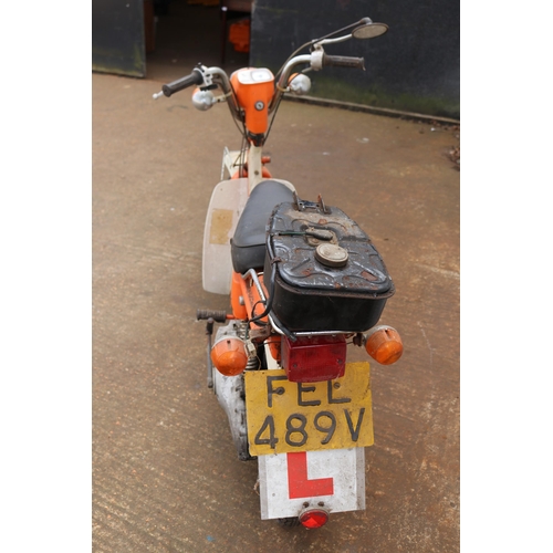 52 - Suzuki FZ50 moped with spare tank 1999, showing 6446 miles on the clock, no keys/documentation SPARE... 