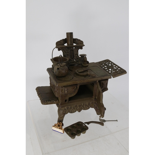 239 - Miniature cast iron dolls house range with accessories measures approx. 31cm x 15cm x 27cm