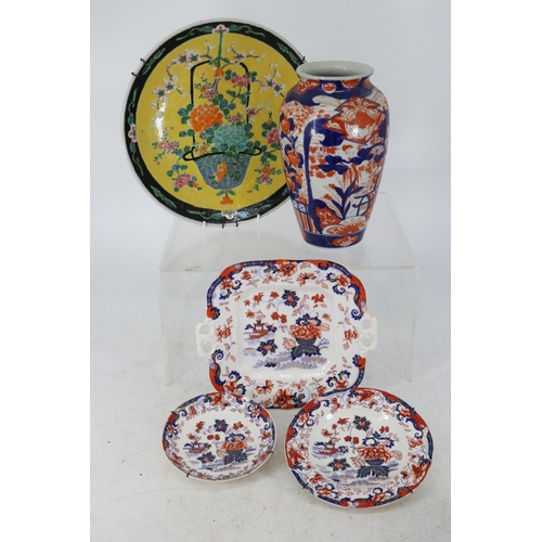 363 - Selection of Oriental pottery including Imari vase and three Amherst Japan plates