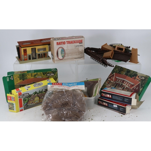 530 - Carton of railway stock, buildings accessories and some die cast