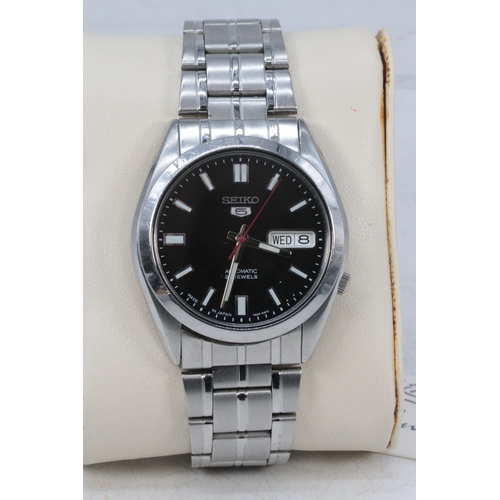 156 - Seiko 5 automatic jewels wristwatch