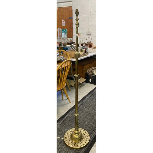 404 - Quality Antique brass telescopic lamp standard, Will need rewiring to conform to modern standards. (... 