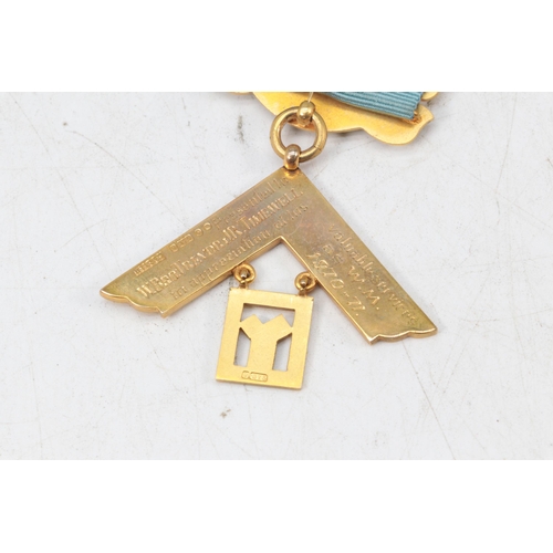 138 - Masonic 9ct gold jewel together with a silver example apron and leather case