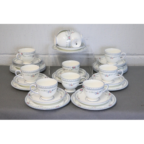 354 - Wedgewood Rosedale tea cups, saucers and side plates.