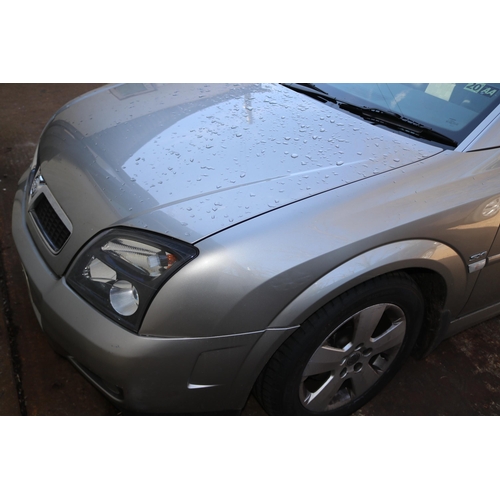 2 - Vauxhall Vectra hatchback 1.8i 5 dr 2005 silver,manual 1800 V5. Service book dealer stamped, two key... 