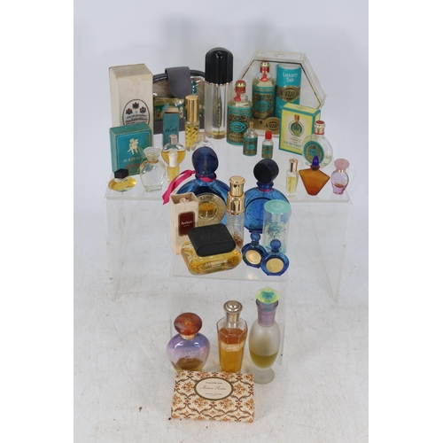 177 - Collection of vintage and later perfumes (mix of full, used and empty) to include Roger and Gallet, ... 