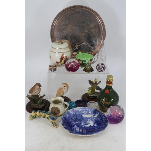 236 - A mixed lot to include; Glenfiddich Spode bottle (empty), plate tray, resin birds, a vintage Yardley... 