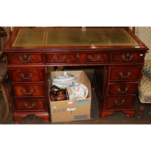 358 - Reproduction sectional desk with leatherette top measures approx. 122cm w x 61cm d x 79cm h