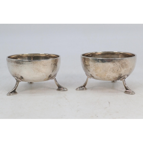 8 - A pair of silver hallmarked salts on pad feet (approx. 80g)