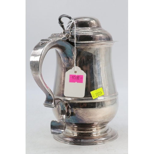 30 - An 18th Century silver hallmarked lidded tankard (approx. 910g) with matching hallmarks to base and ... 