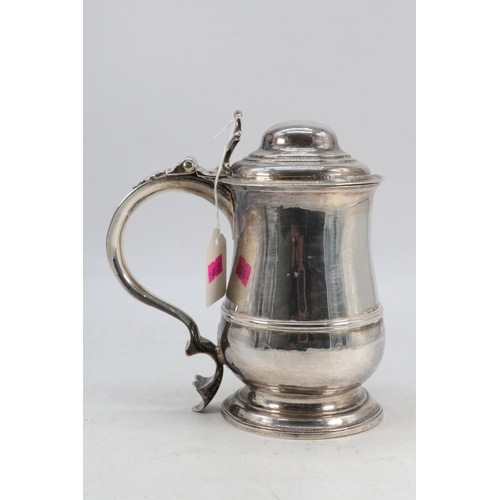 31 - An 18th Century antique silver hallmarked lidded tankard (approx. 780g) with matching hallmarks to b... 