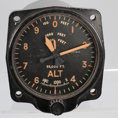 105 - A vintage WWII? RAF altimeter