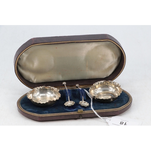 18 - Pair of silver salts and spoons in original box, Birmingham 1890 (approx. 22g)