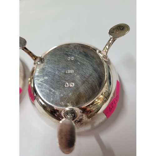 8 - A pair of silver hallmarked salts on pad feet (approx. 80g)