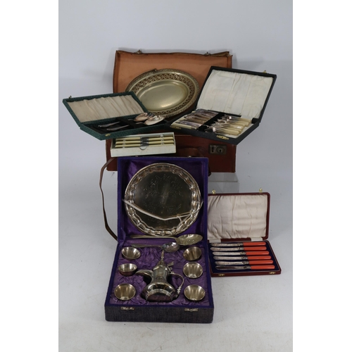 47 - Silvered presentation Dallah serving tray and cups together with a suitcase of cased plated cutlery ... 