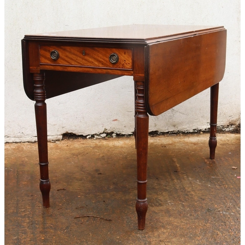 269 - Antique Pembroke table measures approx. 101cm w x 55cm d x 73cm h (103cm extended)