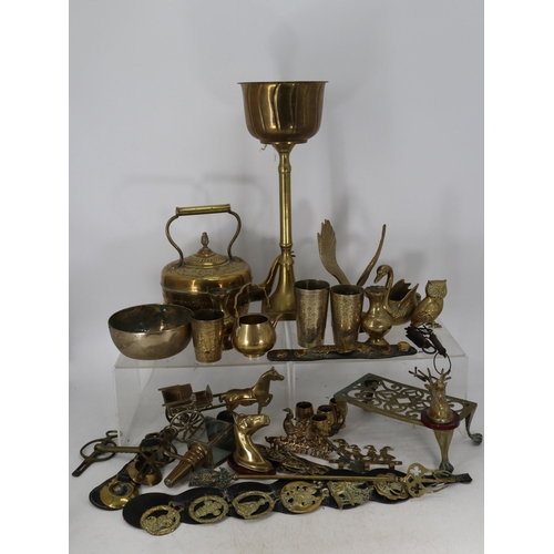 270 - Quantity of brass ware including large brass kettle, ornaments, small lantern etc