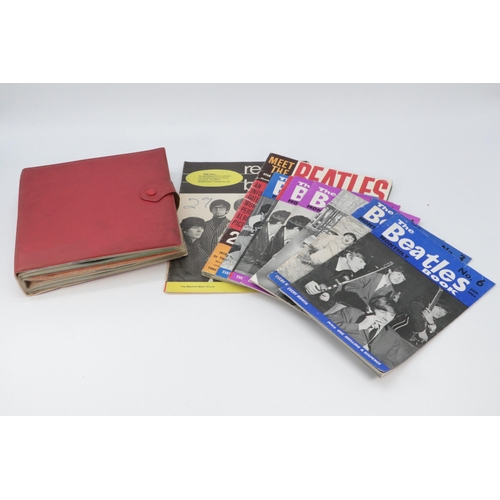 568 - Small 45 rexine album of Bob Dylan, Beatles, Kinks etc together with a quantity of more 45 records, ... 