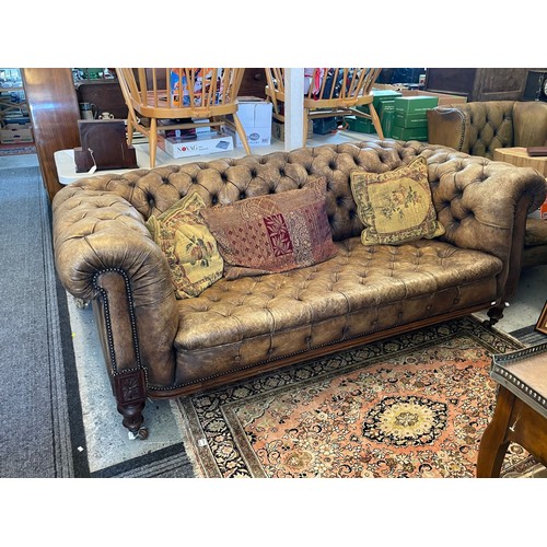 577 - A vintage leather Chesterfield settee (well worn and needs attention/possible re-upholstery project)