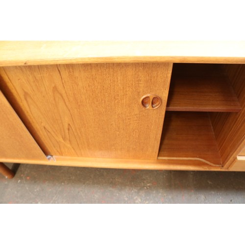 158 - Mid century Danish style design sideboard measures approx. 205cm w x 46cm d x 74cm h (note water sta... 