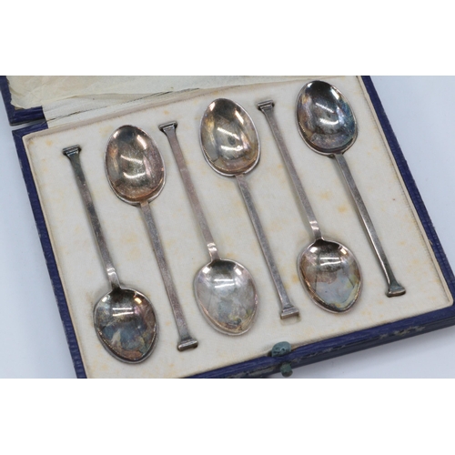 16 - A cased set of six silver spoons, approx. weight 37g