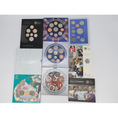 159 - United Kingdom uncirculated coin sets 1998, 2006, 2007 together with 2008 shield of arms set 2007 Di... 