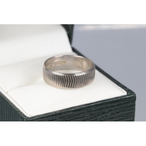 172 - 18ct white gold wedding band (approx. weight 5g)