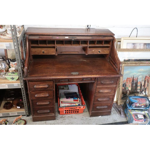Globe Wernicke roll top oak desk (no key and not required to open and