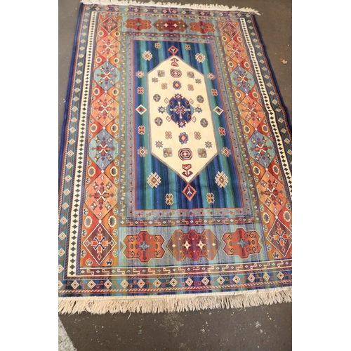 376 - Super Herat acrylic viscose rug measures approx. 135cm x 200cm